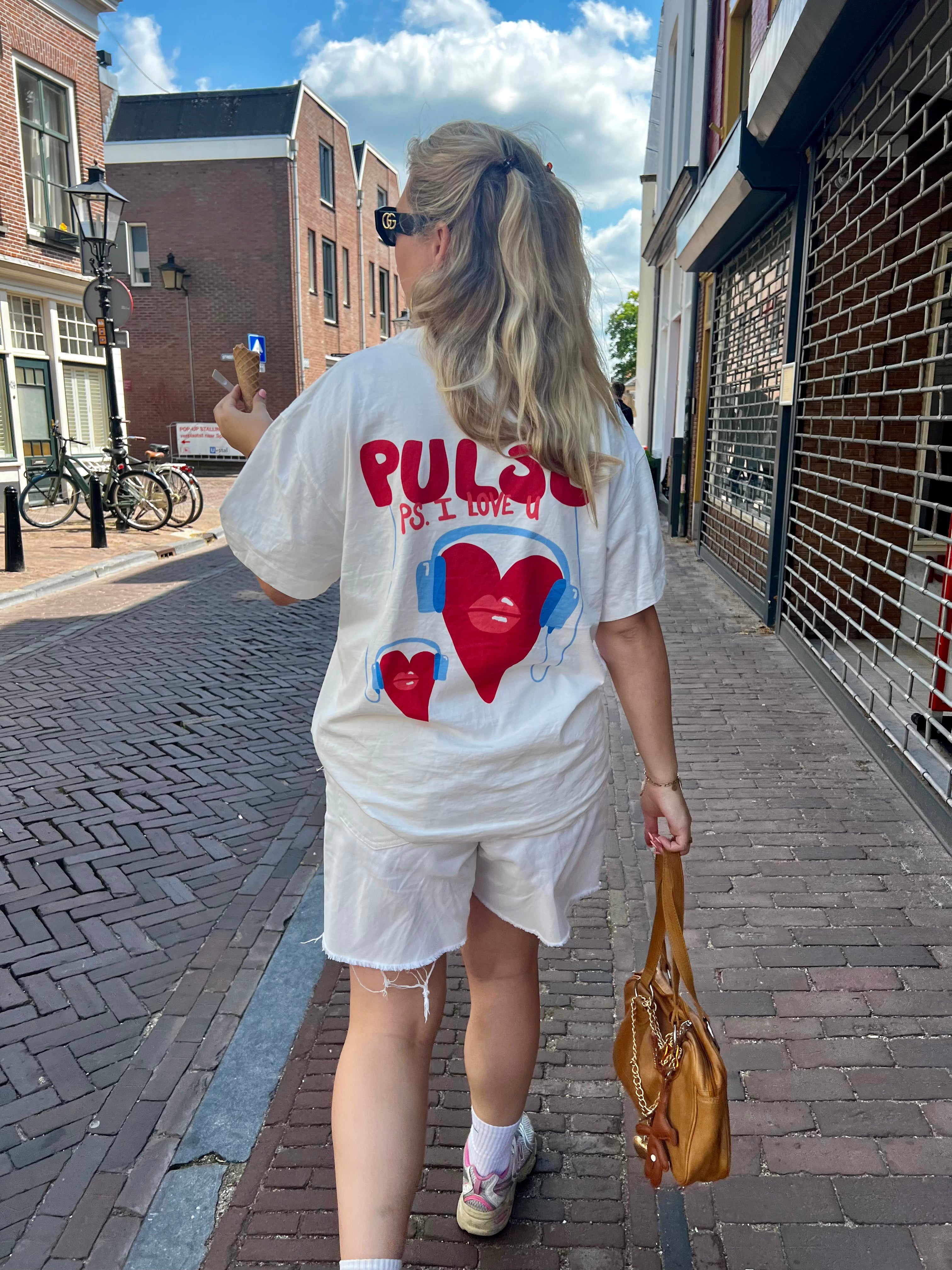 OVERSIZED T-SHIRTS